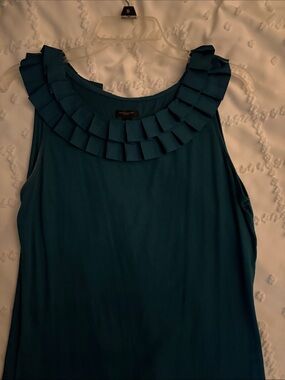 Ann Taylor like new Pleated Collar Sleeveless Top in Teal